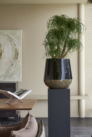 Groningen Pot Eggshell Black