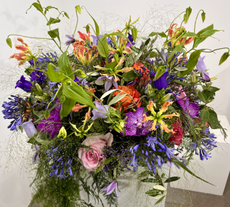 Rouwarrangement kleurrijk