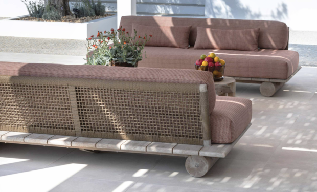 Gommaire Outdoor Sofa Edge